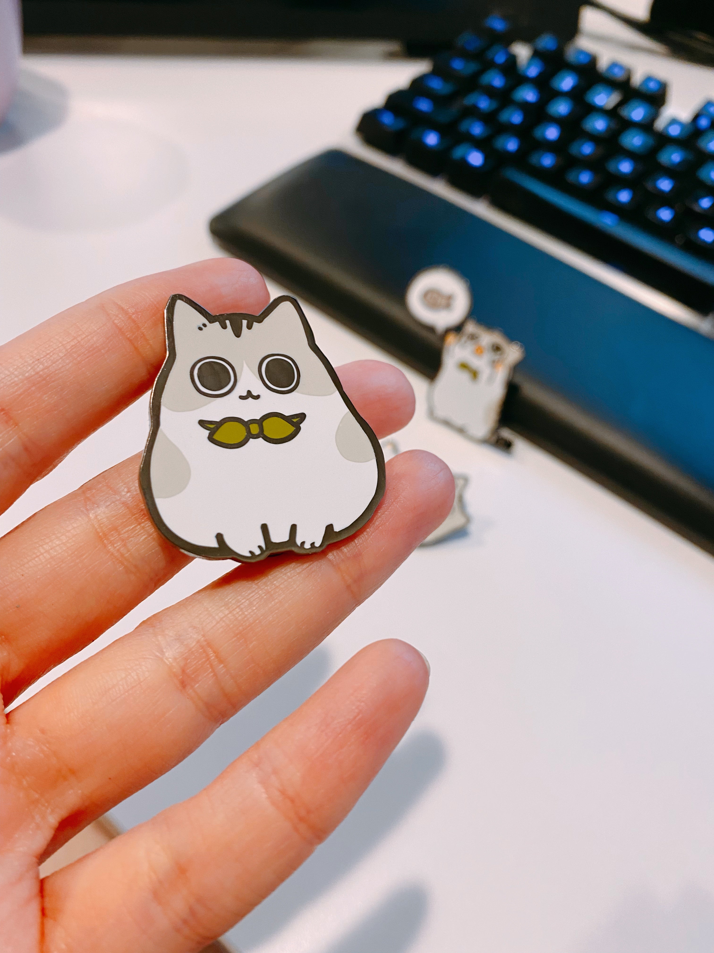 Hoya the Cat Enamel Pins